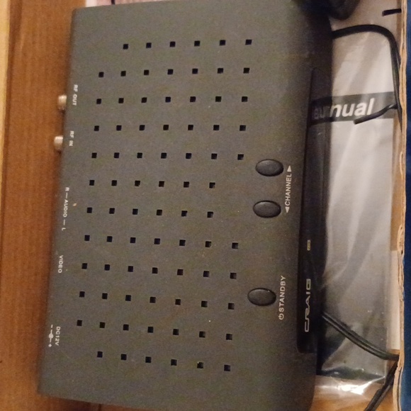 Digital to analog broadcast converter with remote control. - Picture 2 of 4